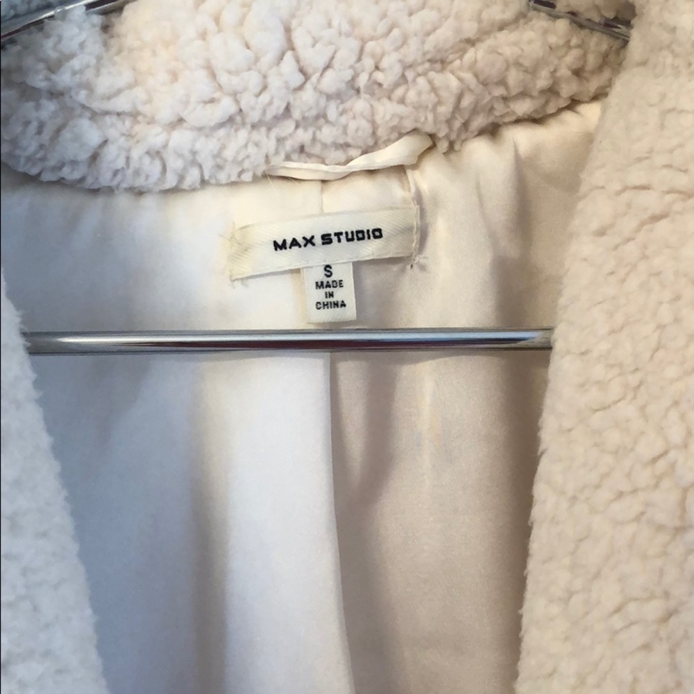 Fuzzy coat - Picture 3 of 3